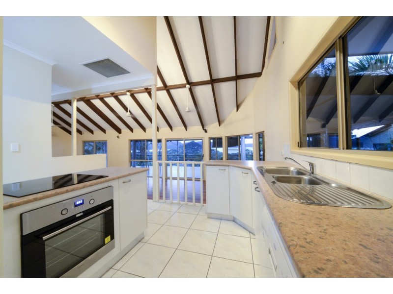 5 Woodwark Crescent, Cannonvale QLD 4802