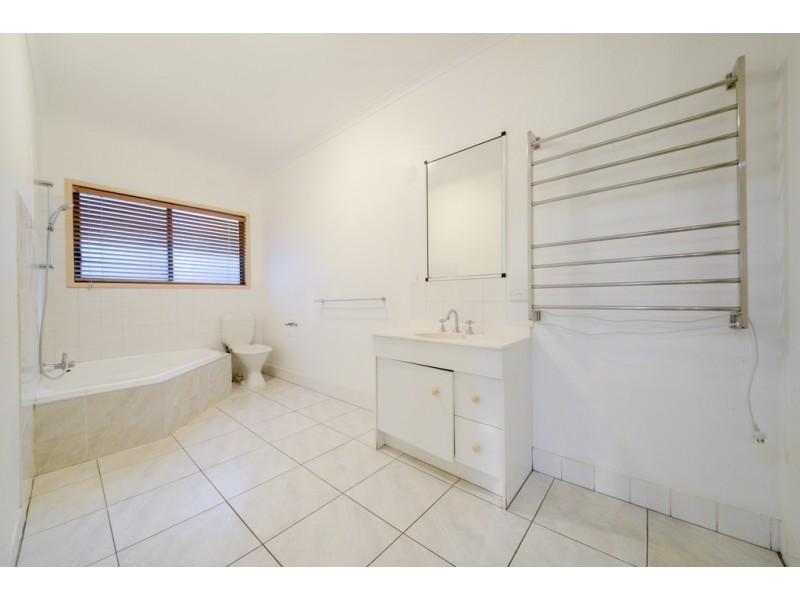 5 Woodwark Crescent, Cannonvale QLD 4802