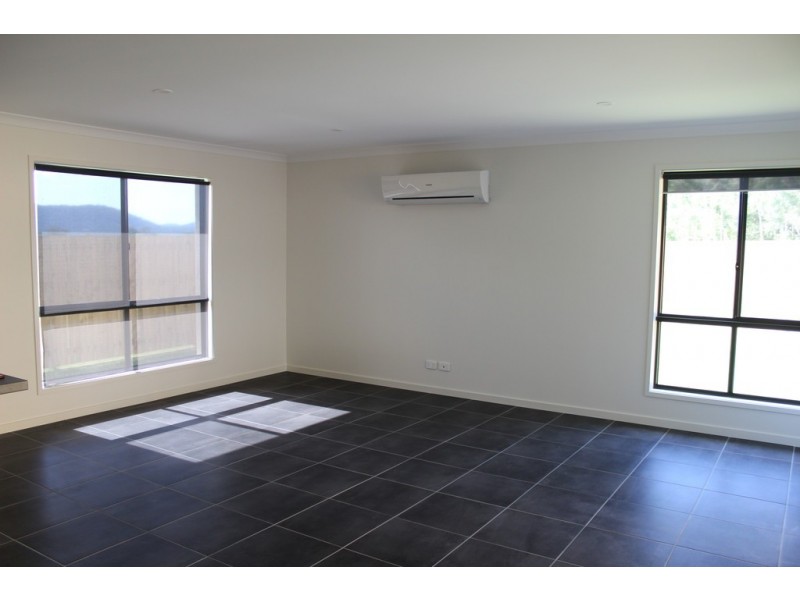 45 Trader Crescent, Cannonvale QLD 4802