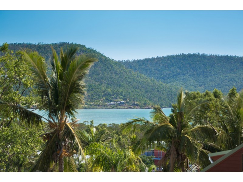 32 Manooka Drive, Cannonvale QLD 4802