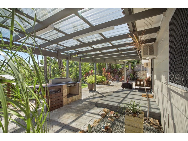 32 Manooka Drive, Cannonvale QLD 4802