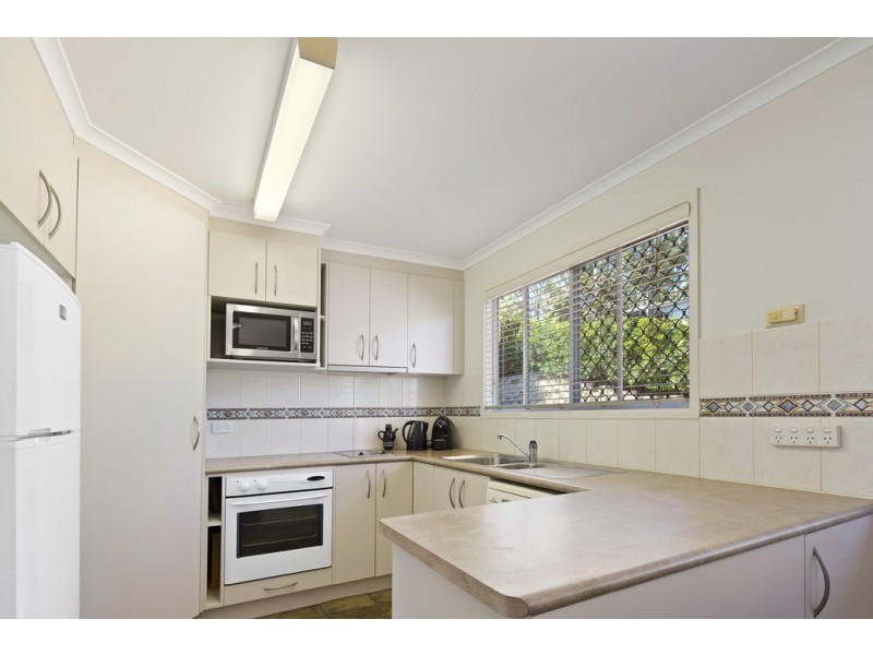 32 Manooka Drive, Cannonvale QLD 4802