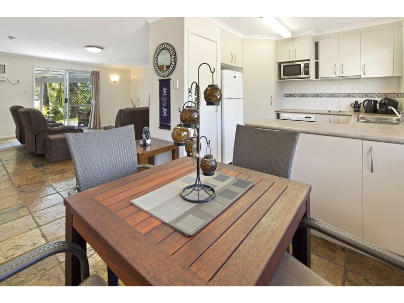 32 Manooka Drive, Cannonvale QLD 4802