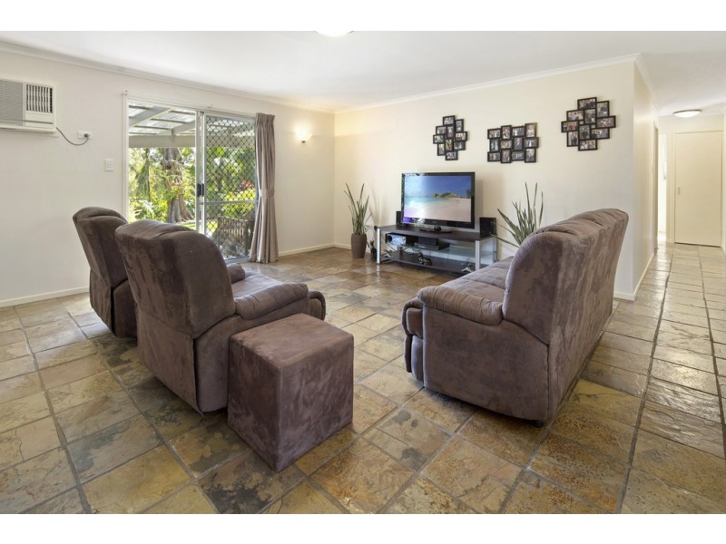 32 Manooka Drive, Cannonvale QLD 4802