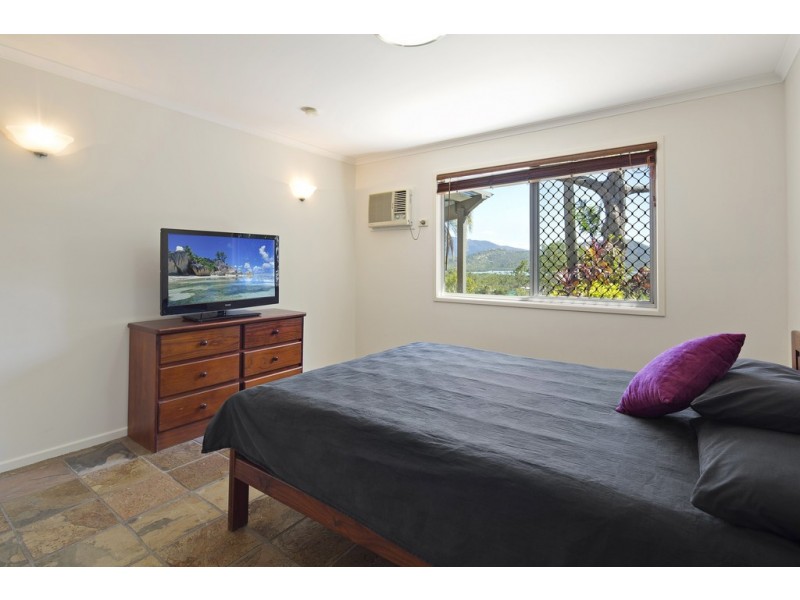 32 Manooka Drive, Cannonvale QLD 4802