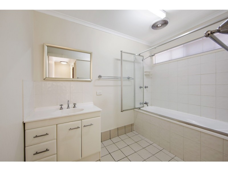 32 Manooka Drive, Cannonvale QLD 4802