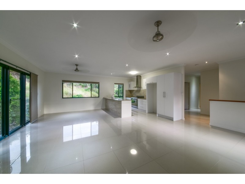 20 Scarlet Gum Crescent, Cannonvale QLD 4802