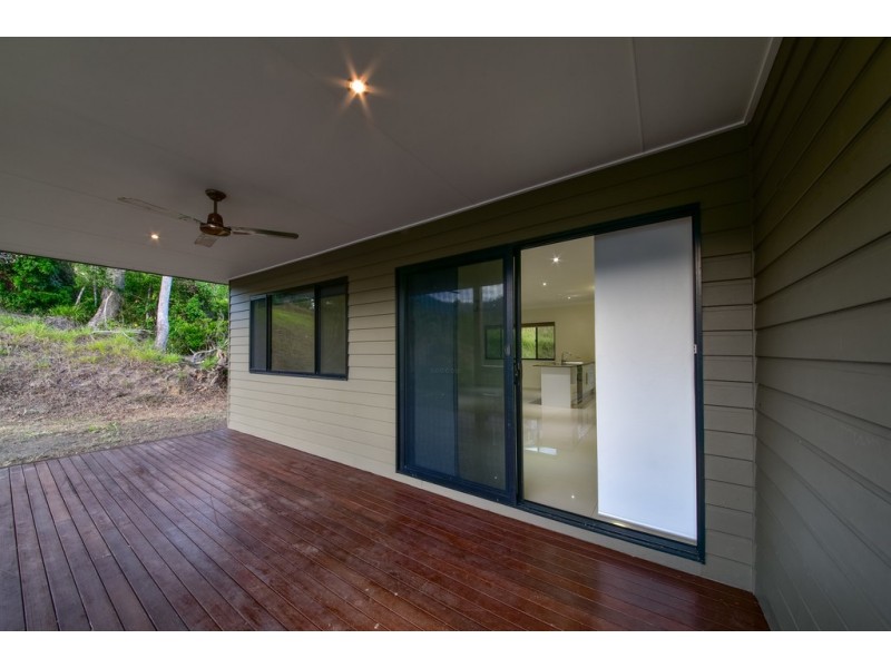 20 Scarlet Gum Crescent, Cannonvale QLD 4802