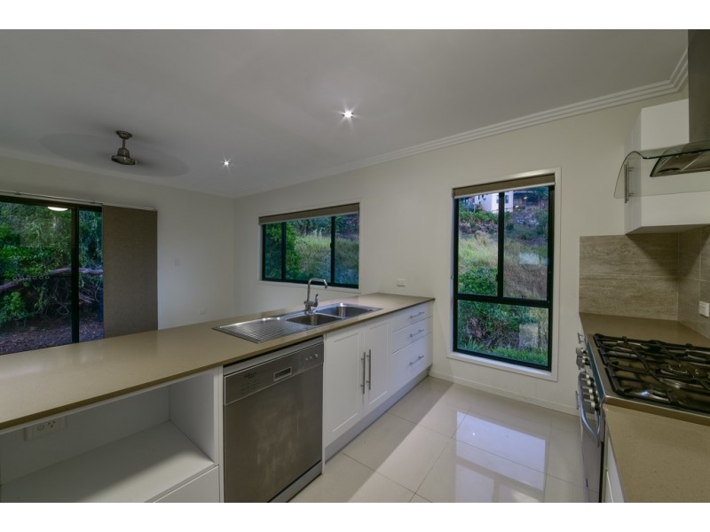20 Scarlet Gum Crescent, Cannonvale QLD 4802