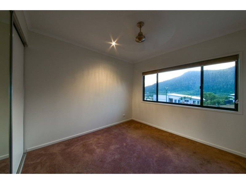 20 Scarlet Gum Crescent, Cannonvale QLD 4802