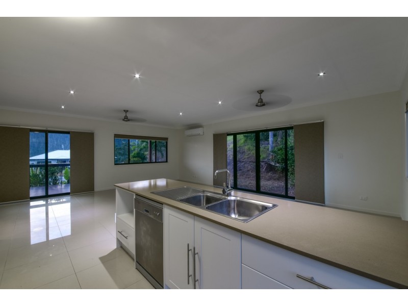 20 Scarlet Gum Crescent, Cannonvale QLD 4802