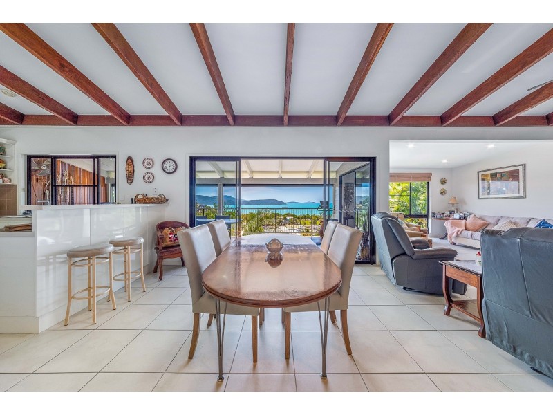 1 Woodwark Crescent, Cannonvale QLD 4802