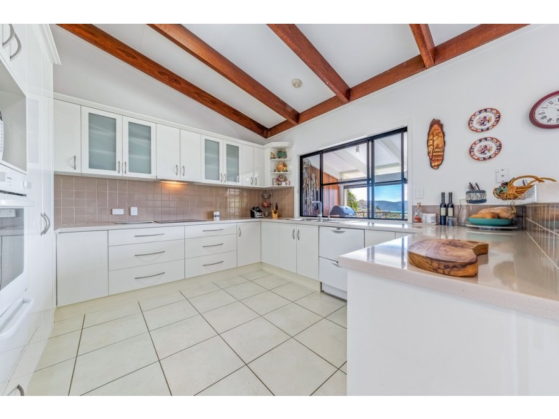 1 Woodwark Crescent, Cannonvale QLD 4802