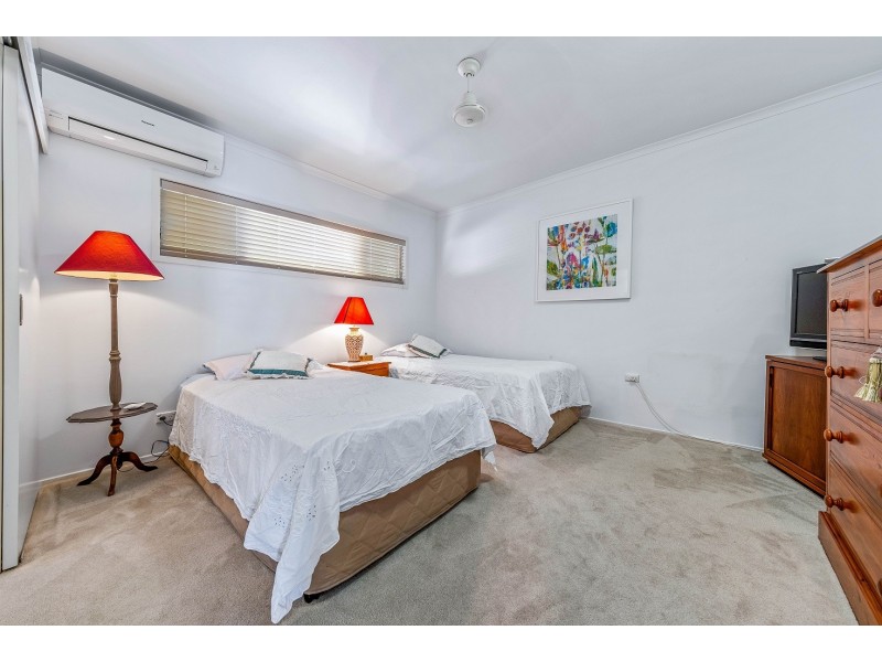 1 Woodwark Crescent, Cannonvale QLD 4802