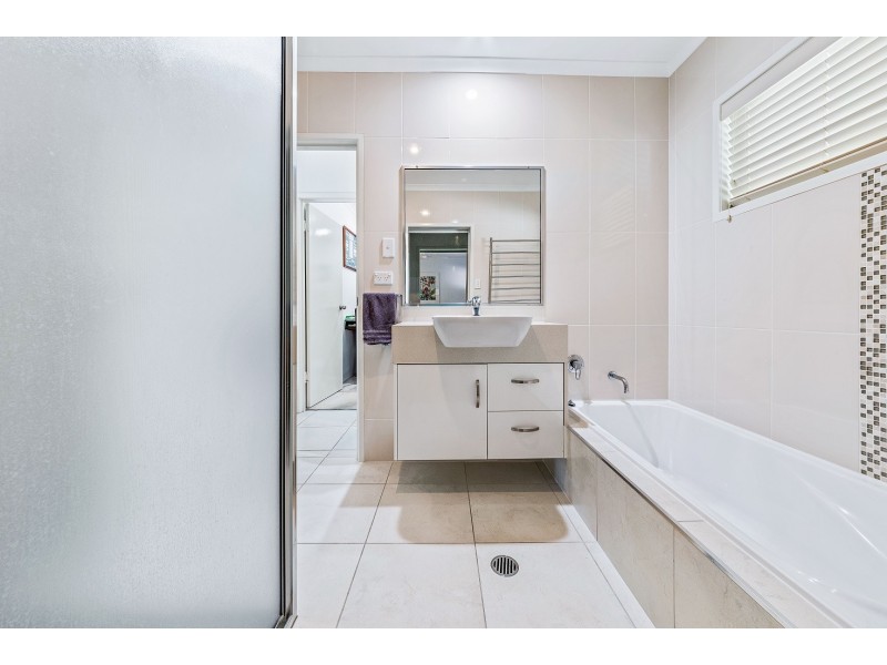 1 Woodwark Crescent, Cannonvale QLD 4802