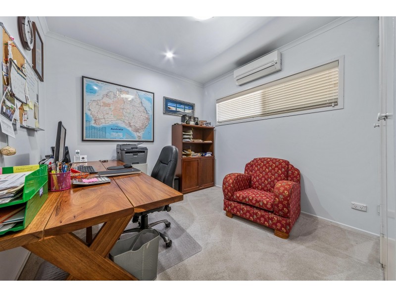 1 Woodwark Crescent, Cannonvale QLD 4802