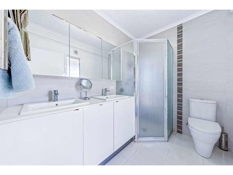1 Woodwark Crescent, Cannonvale QLD 4802