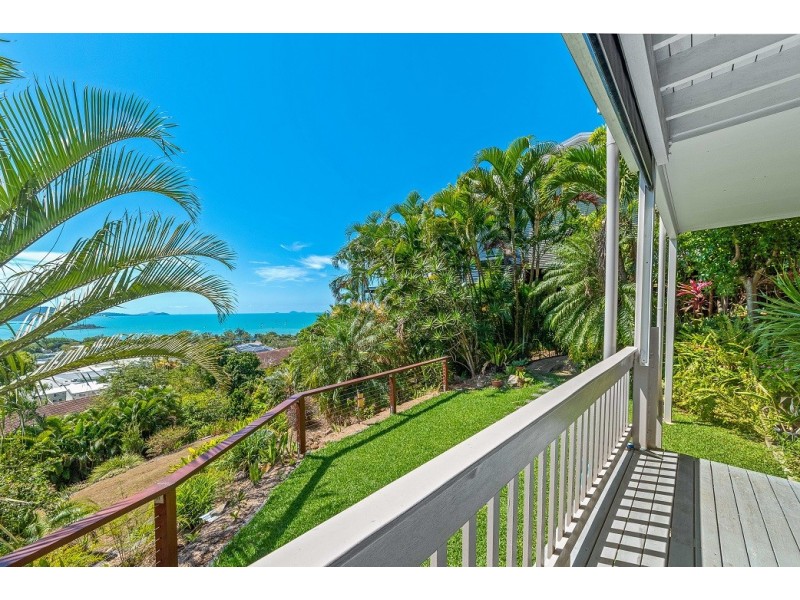 1 Woodwark Crescent, Cannonvale QLD 4802