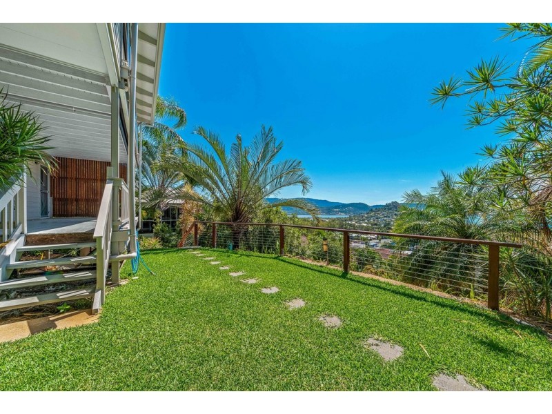 1 Woodwark Crescent, Cannonvale QLD 4802