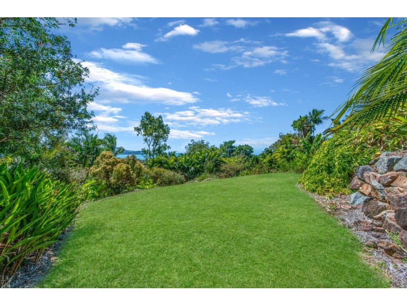 1 Woodwark Crescent, Cannonvale QLD 4802