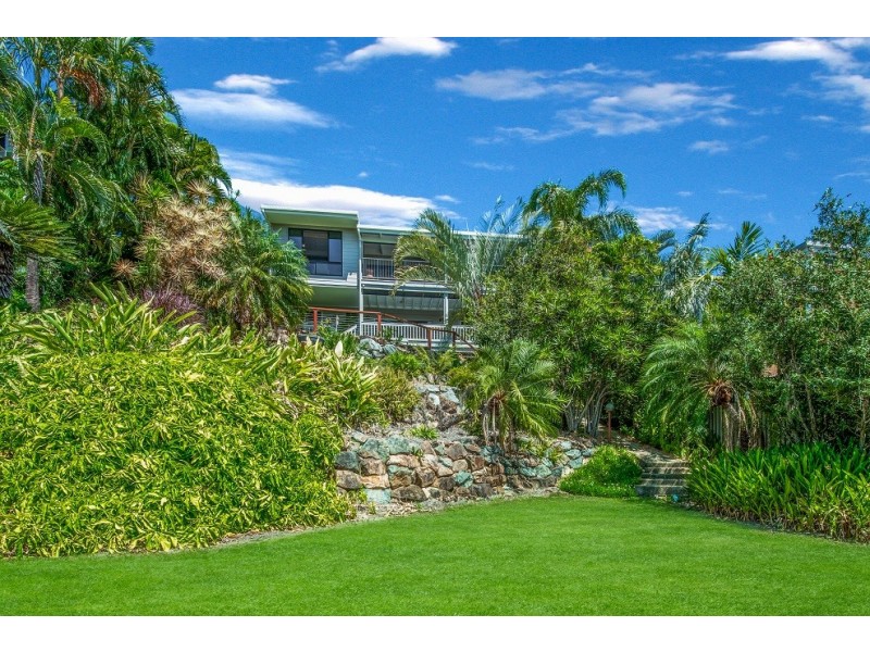 1 Woodwark Crescent, Cannonvale QLD 4802