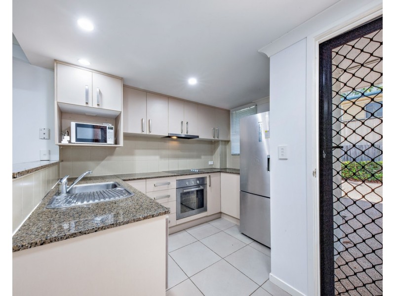2/16 Schnapper Street, Cannonvale QLD 4802