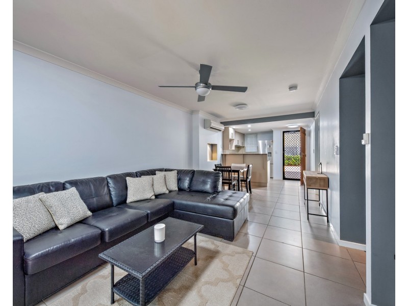 2/16 Schnapper Street, Cannonvale QLD 4802