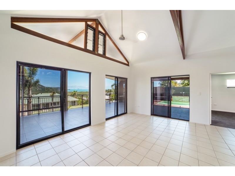 3 Whitehaven Crescent, Cannonvale QLD 4802