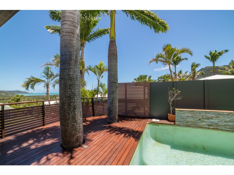 3 Whitehaven Crescent, Cannonvale QLD 4802