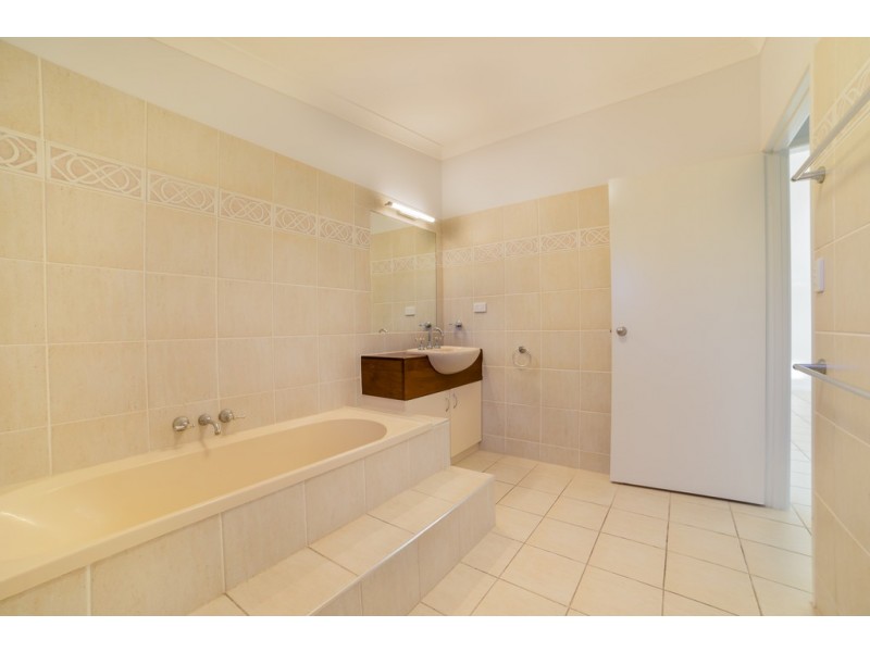 3 Whitehaven Crescent, Cannonvale QLD 4802