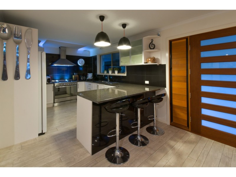 27 Tropic Road, Cannonvale QLD 4802