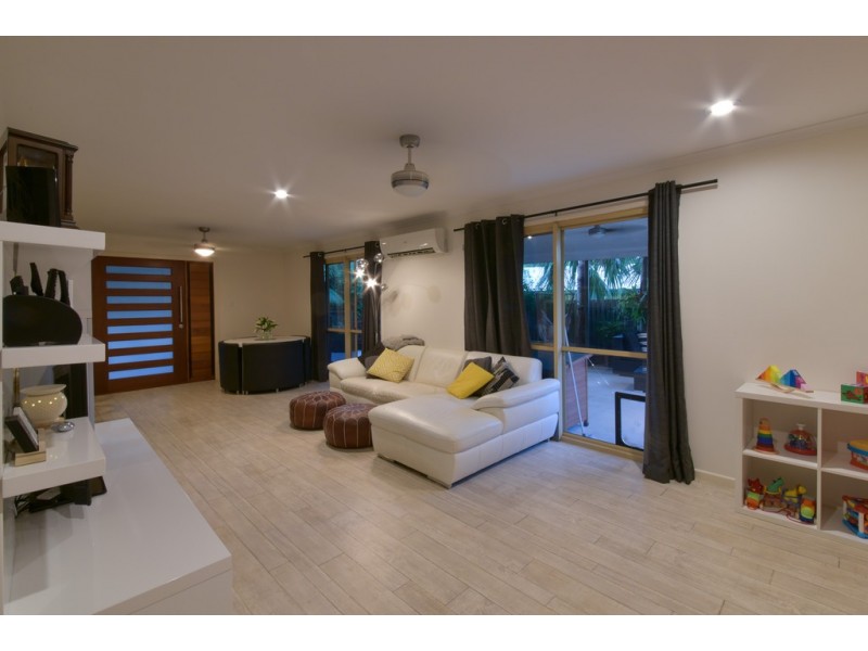 27 Tropic Road, Cannonvale QLD 4802