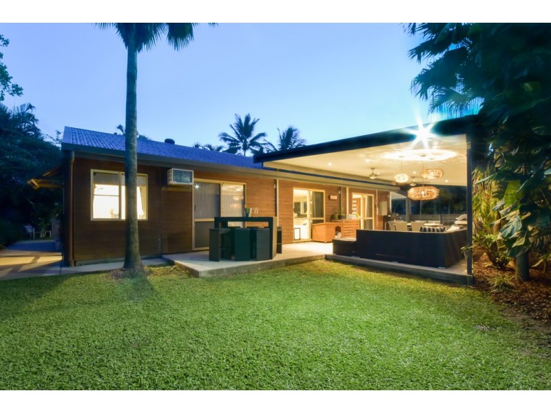 27 Tropic Road, Cannonvale QLD 4802
