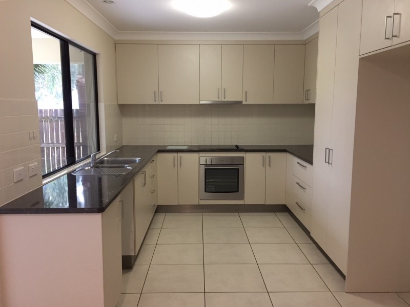 2/62 South Molle Boulevard, Cannonvale QLD 4802