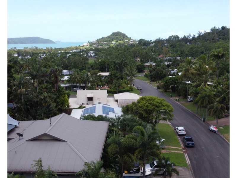 52 Tropic Road, Cannonvale QLD 4802