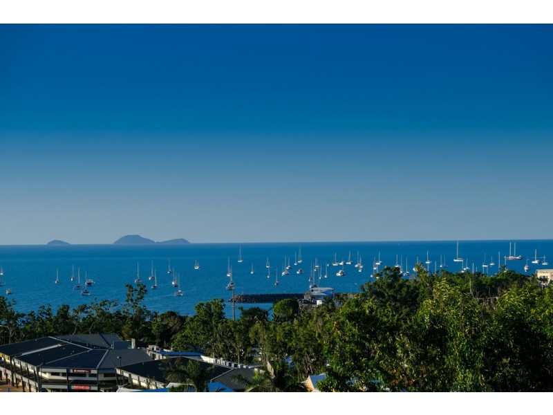 127/4 Eshelby Drive, Cannonvale QLD 4802