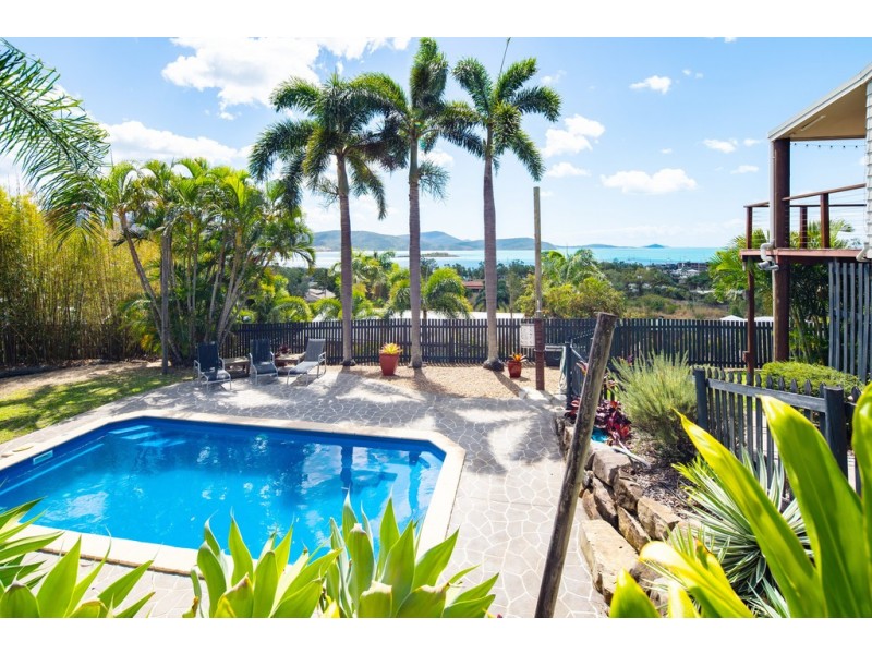 61 Eshelby Drive, Cannonvale QLD 4802