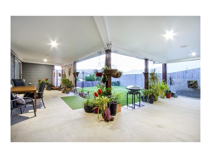 7 Pearl Street, Cannonvale QLD 4802