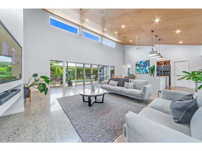7 Ryben Court, Cannonvale QLD 4802
