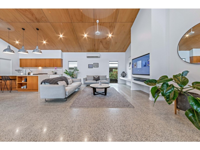 7 Ryben Court, Cannonvale QLD 4802