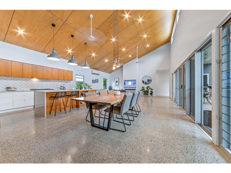 7 Ryben Court, Cannonvale QLD 4802