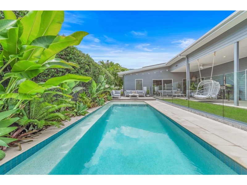 7 Ryben Court, Cannonvale QLD 4802