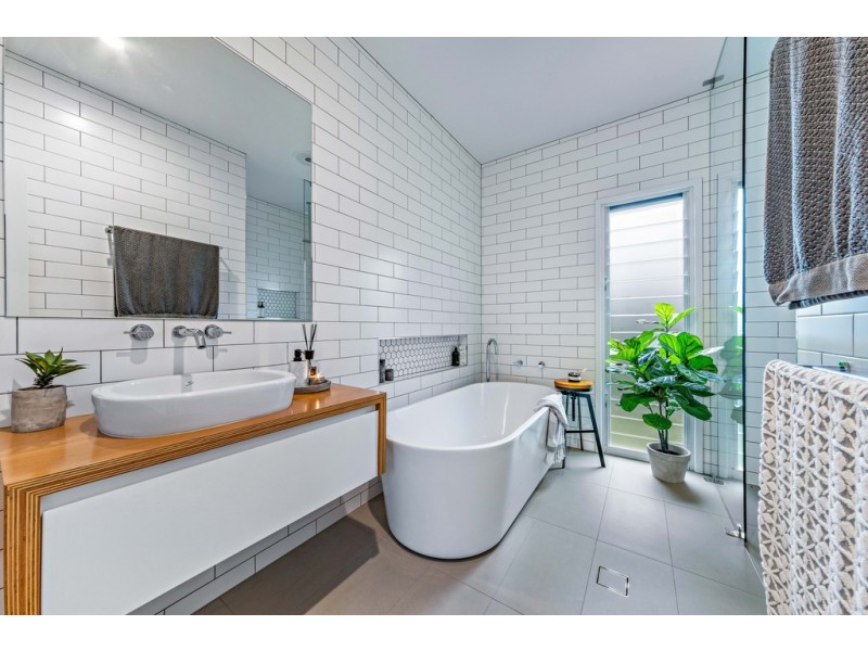 7 Ryben Court, Cannonvale QLD 4802