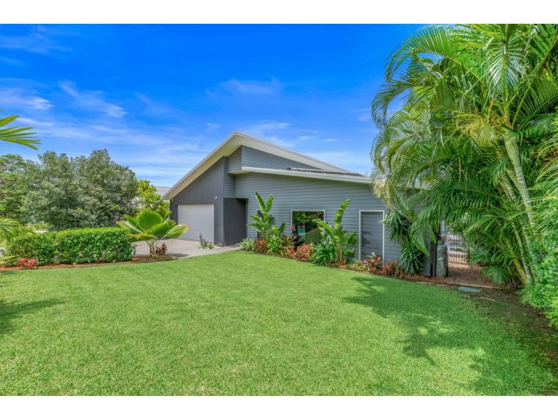 7 Ryben Court, Cannonvale QLD 4802