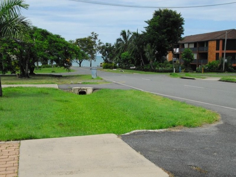 14 Beach Road, Cannonvale QLD 4802