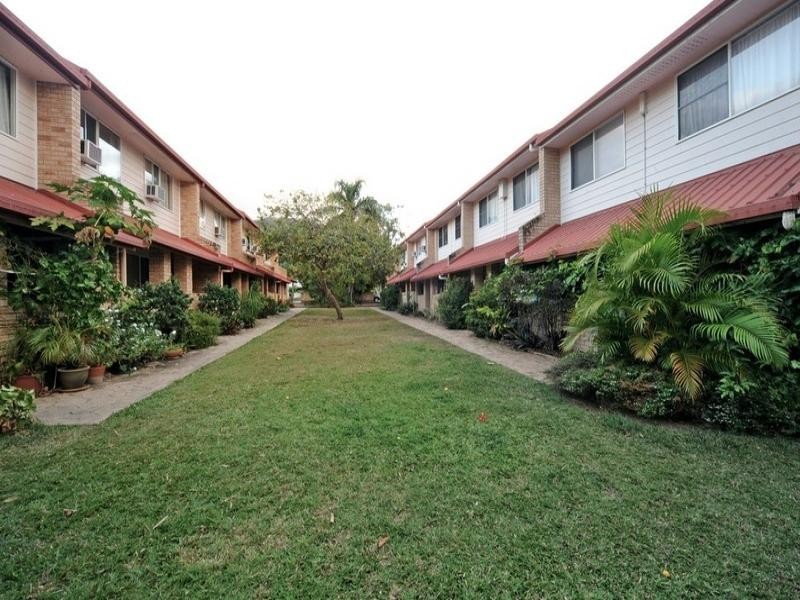 2/169 Shute Harbour Road, Cannonvale QLD 4802