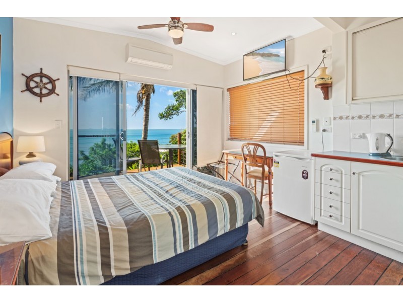 13 Ocean View Avenue, Airlie Beach QLD 4802