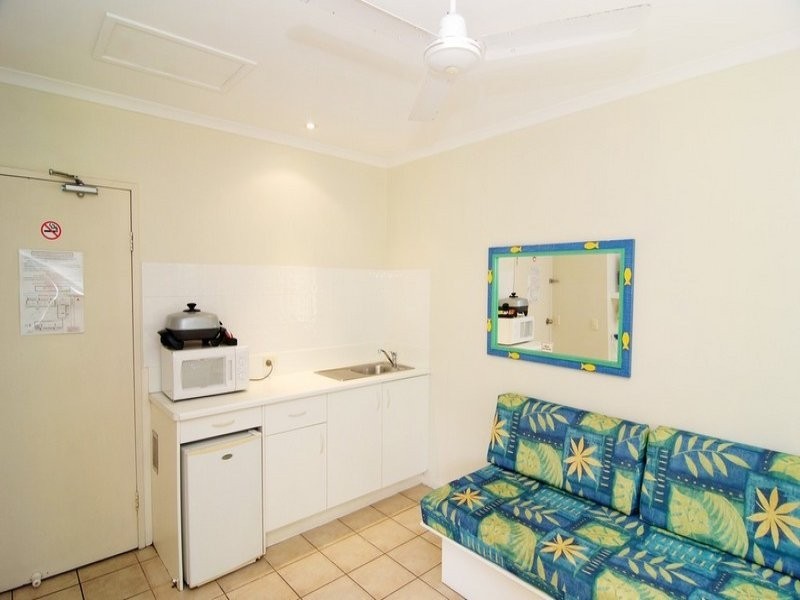 20 and 20a/2 Erromango Drive, Jubilee Pocket QLD 4802