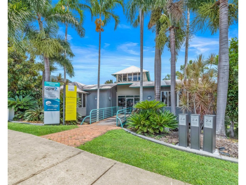 2/2 Island Drive, Cannonvale QLD 4802
