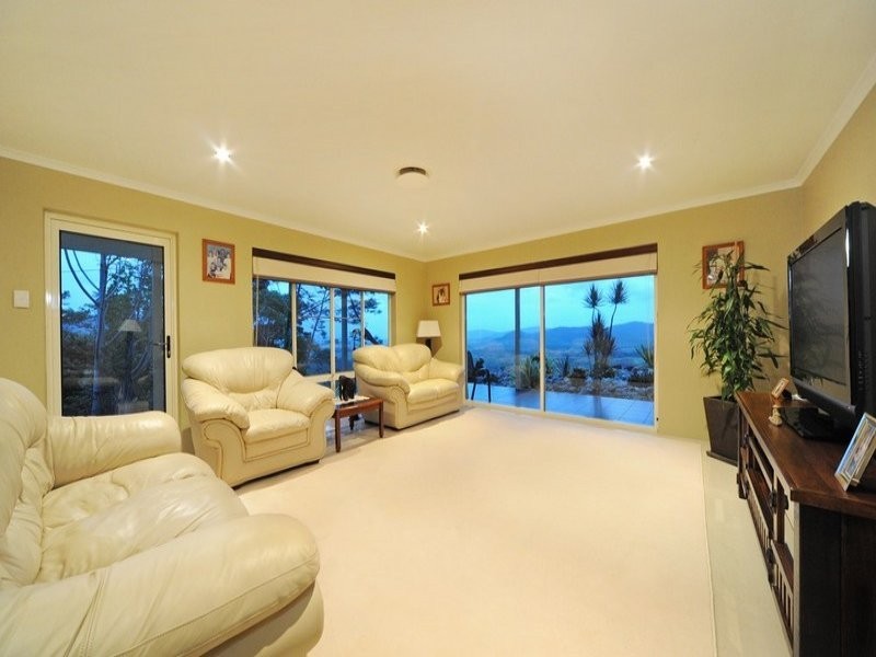 101 Kookaburra Drive, Cannonvale QLD 4802